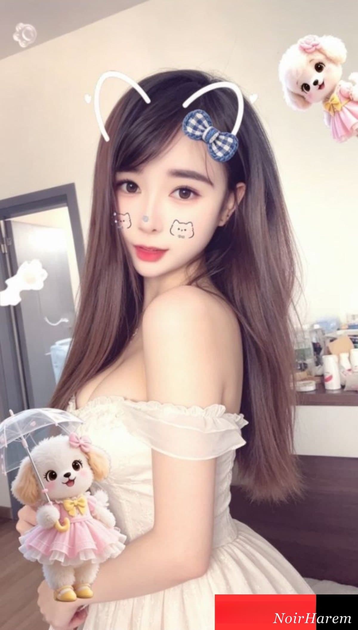 YueYue-月月 — 2
